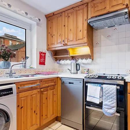 Cosy With Parking - Pass The Keys Nyaraló