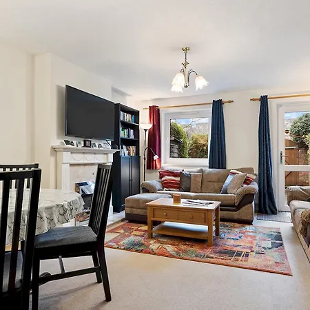 Cosy With Parking - Pass The Keys Nyaraló