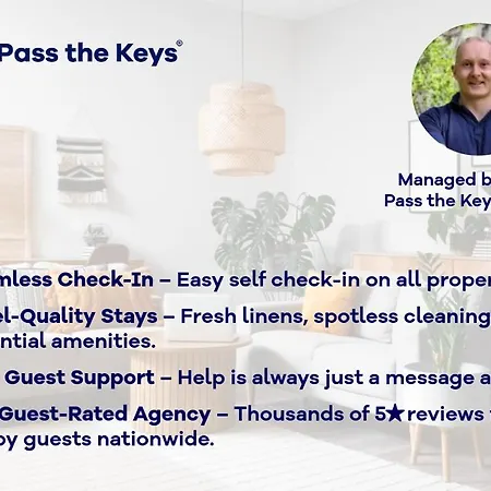 Cosy With Parking - Pass The Keys Nyaraló *